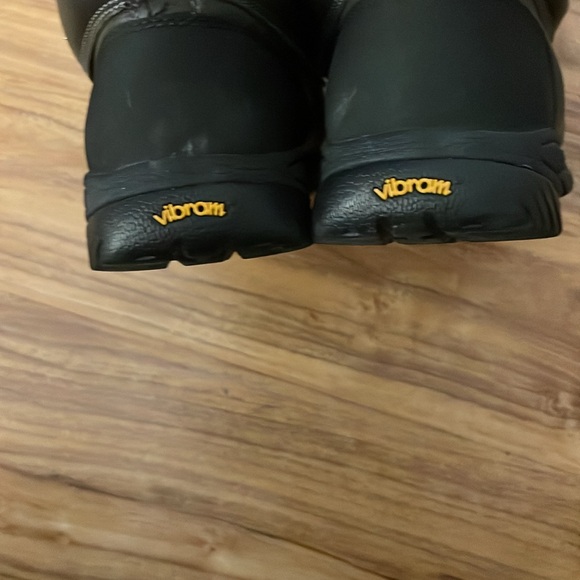 Men’s Uggs boots - Picture 5 of 6